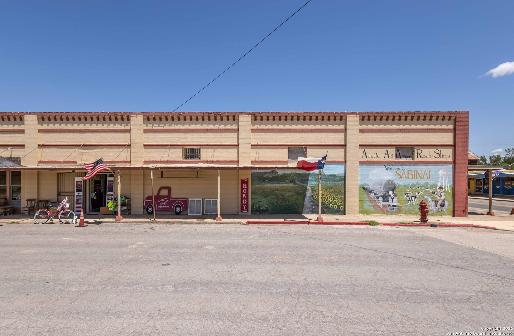 301 Center Street Sabinal TX 78881