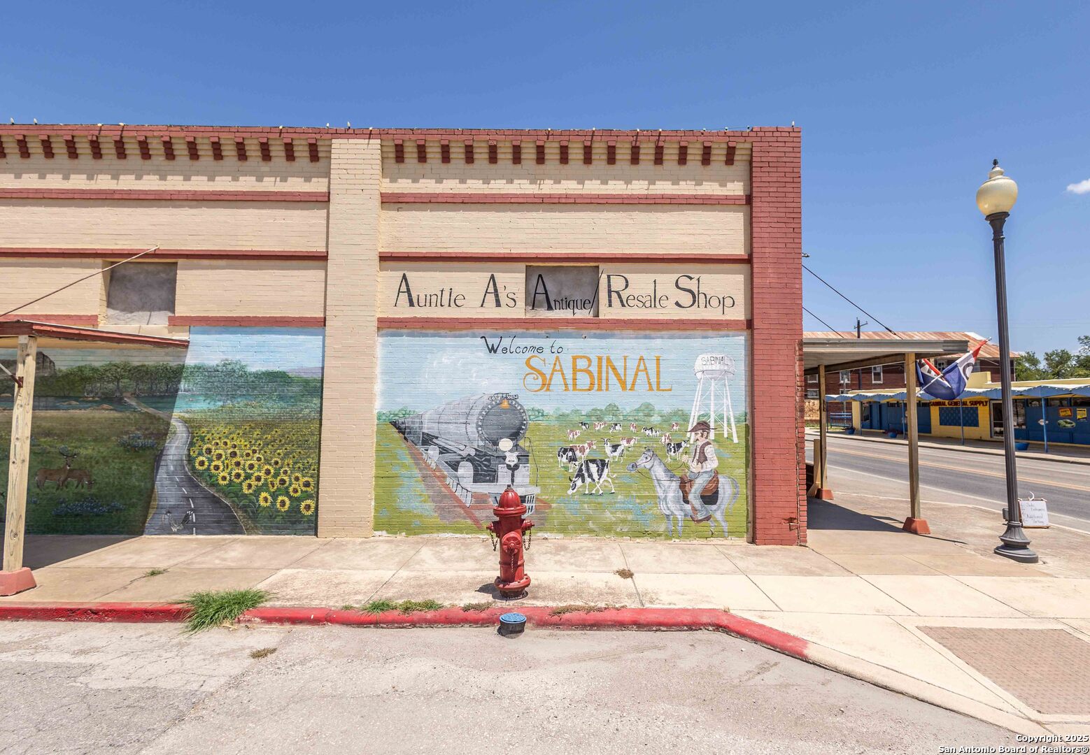 301 Center Street Sabinal TX 78881