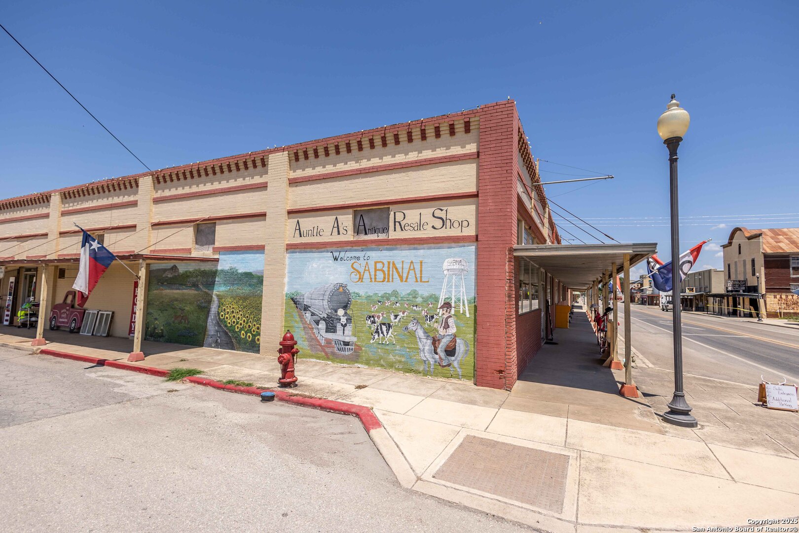 301 Center Street Sabinal TX 78881