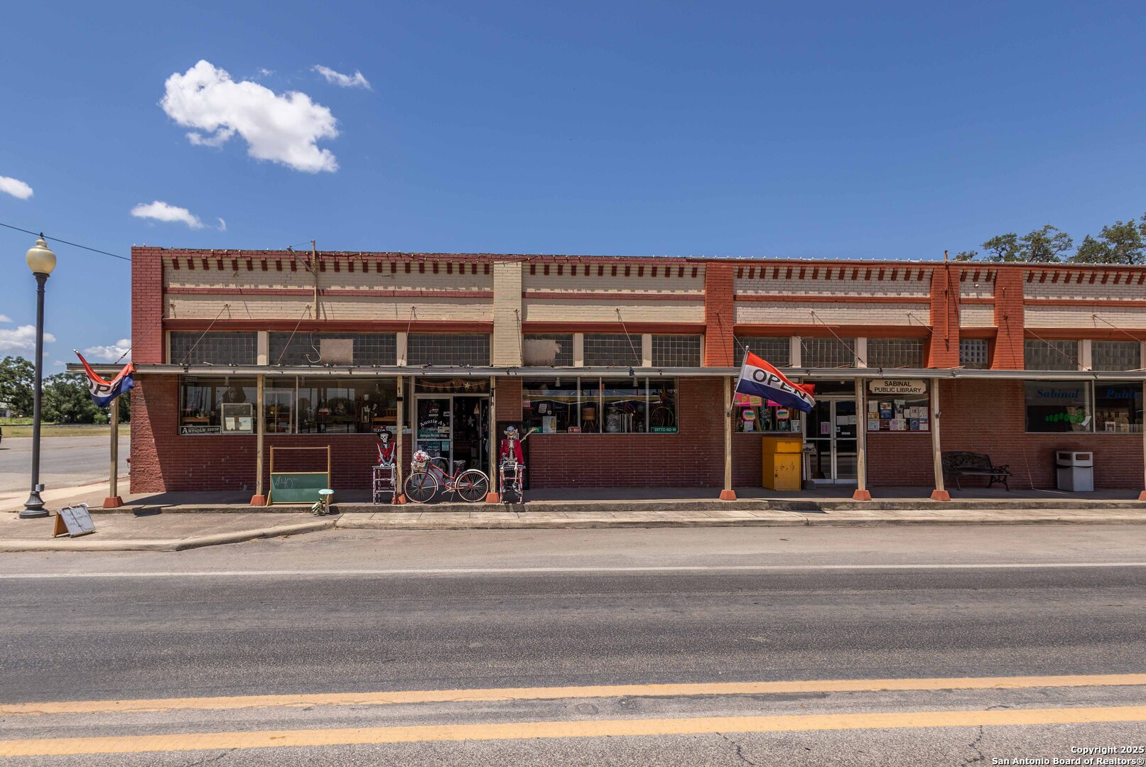 301 Center Street Sabinal TX 78881