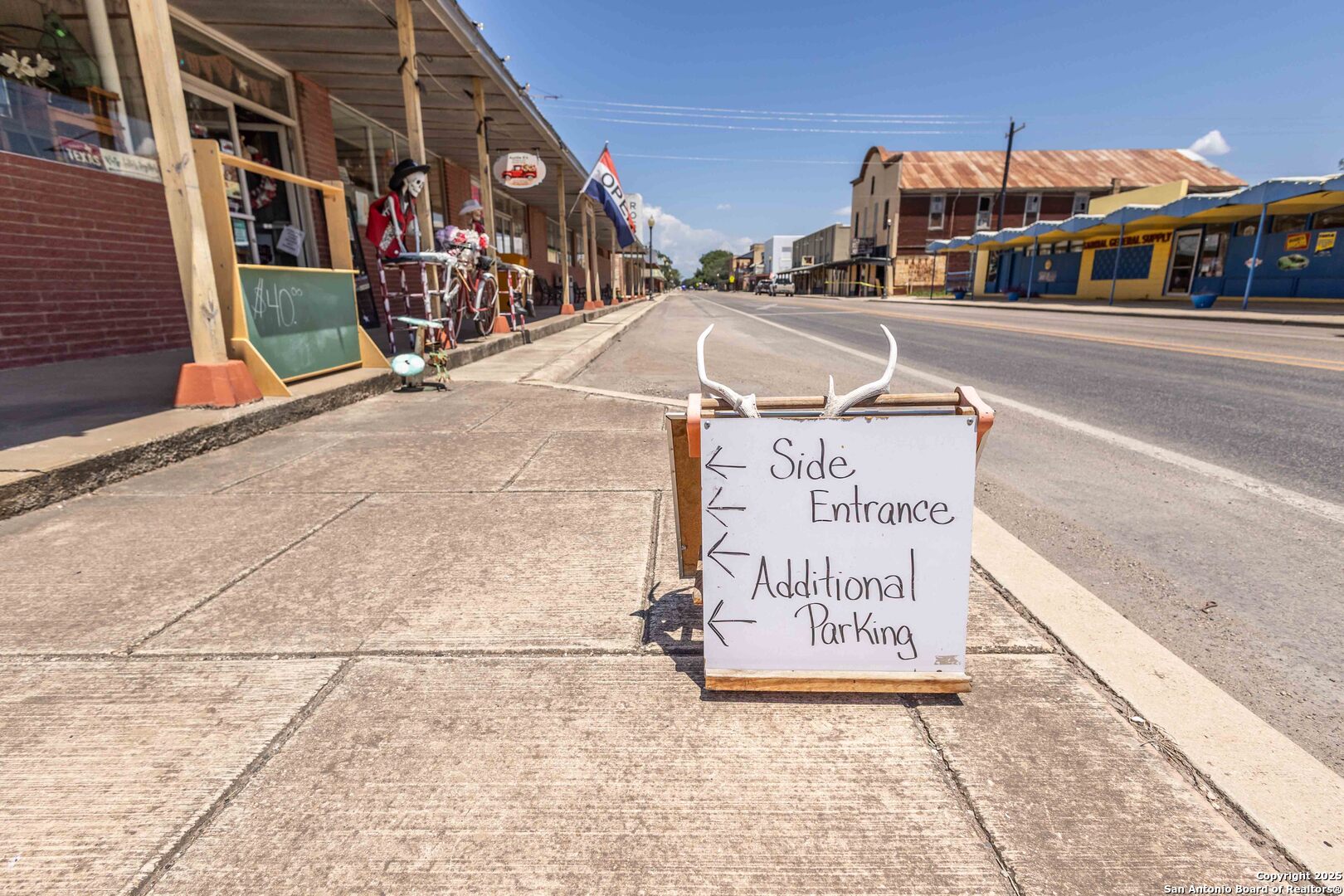 301 Center Street Sabinal TX 78881