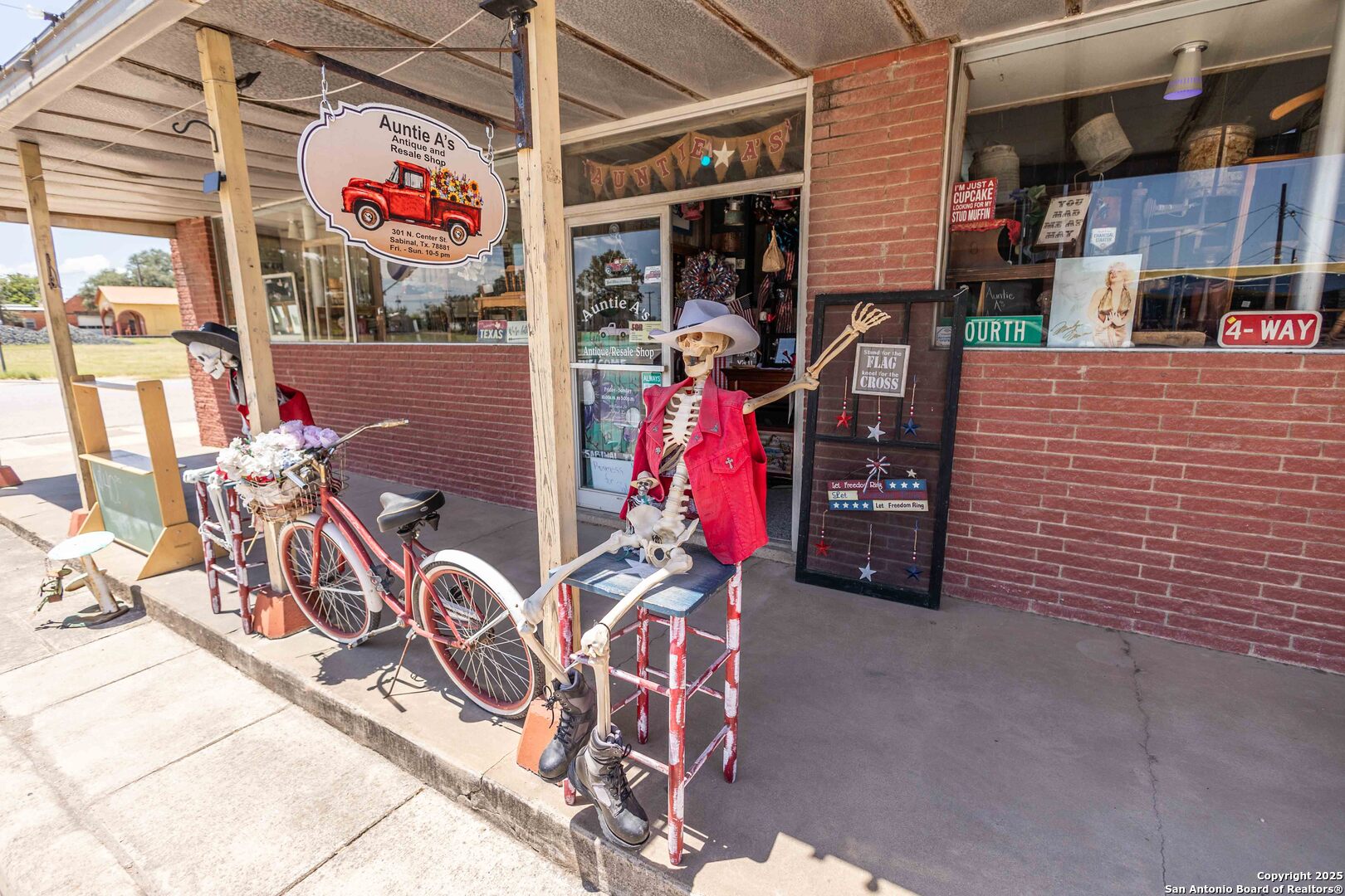 301 Center Street Sabinal TX 78881