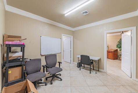 4754 Rakowitz Adkins TX 78101