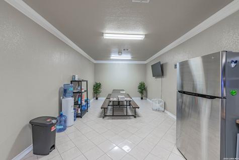 4754 Rakowitz Adkins TX 78101