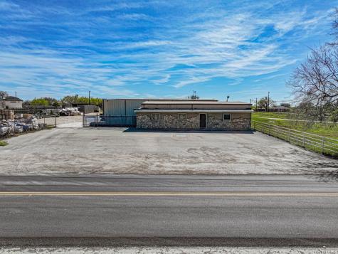 4754 Rakowitz Adkins TX 78101