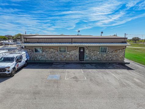 4754 Rakowitz Adkins TX 78101