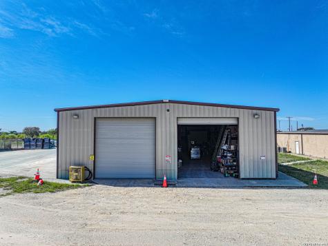 4754 Rakowitz Adkins TX 78101