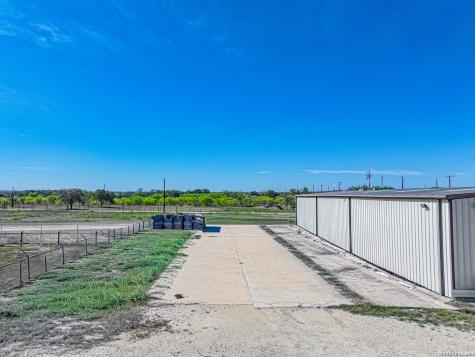 4754 Rakowitz Adkins TX 78101