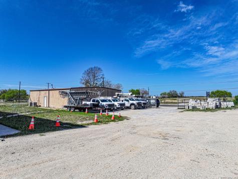 4754 Rakowitz Adkins TX 78101