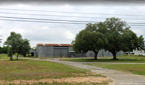 2119 10th Street Floresville TX 78114