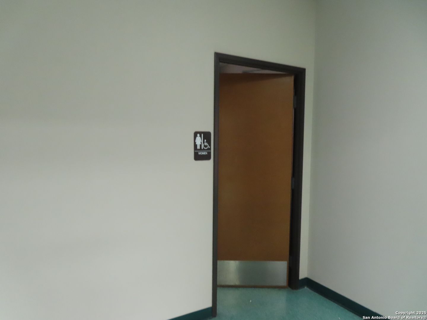 2614 W Commerce San Antonio TX 78207