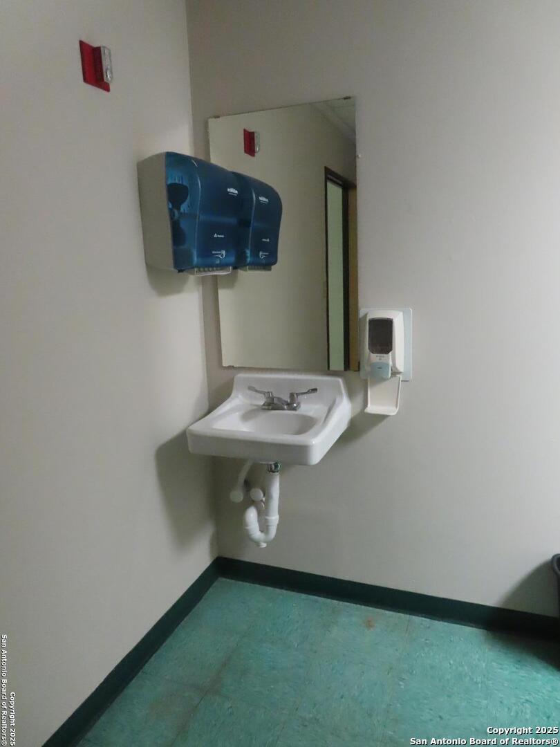 2614 W Commerce San Antonio TX 78207