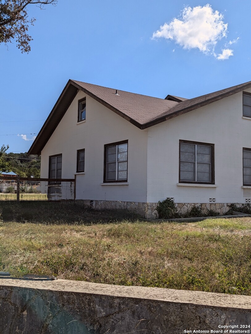 8161 State Highway 16 Pipe Creek TX 78063