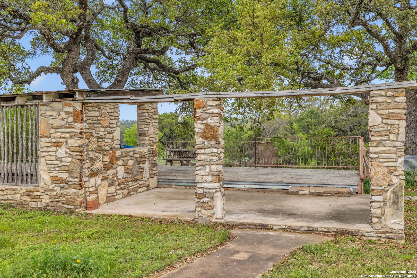 123 Rocky Road Hye TX 78635