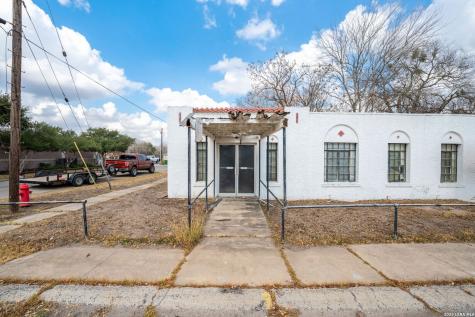 330 W Live Oak Street Kenedy TX 78119