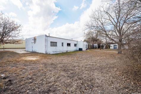 330 W Live Oak Street Kenedy TX 78119