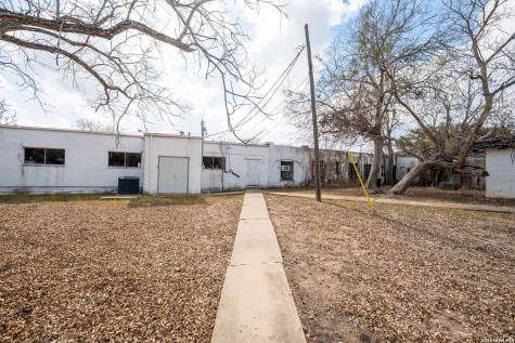 330 W Live Oak Street Kenedy TX 78119