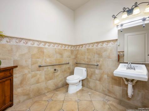 5150 N Loop 1604 San Antonio TX 78249