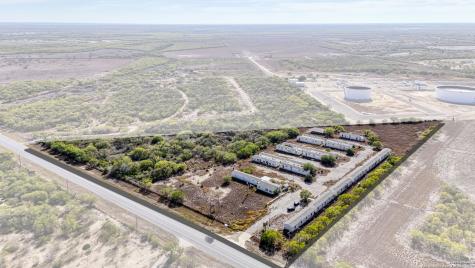 2569 Highway 72 Three Rivers TX 78071