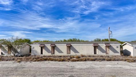 2569 Highway 72 Three Rivers TX 78071