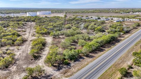2569 Highway 72 Three Rivers TX 78071