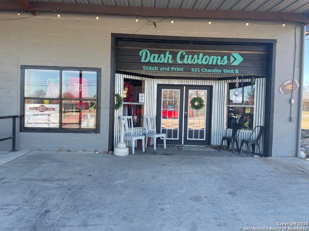 621 W Chandler Blanco TX 78606