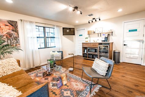 14818 E Us Highway 290 Stonewall TX 78671