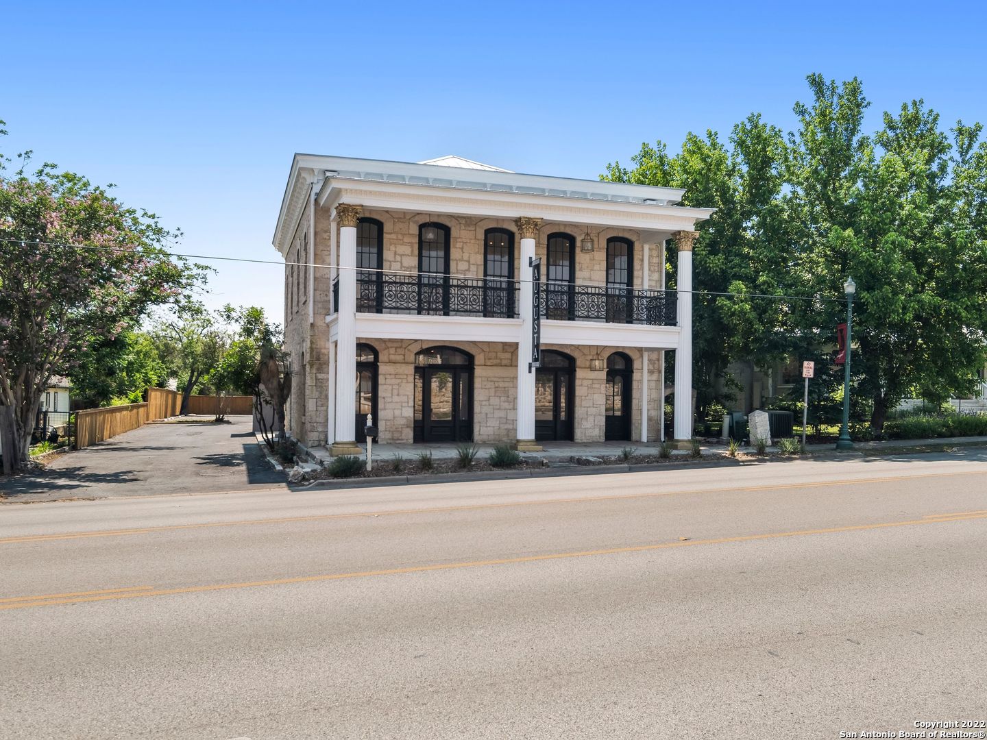 705 S Main Street Boerne TX 78006