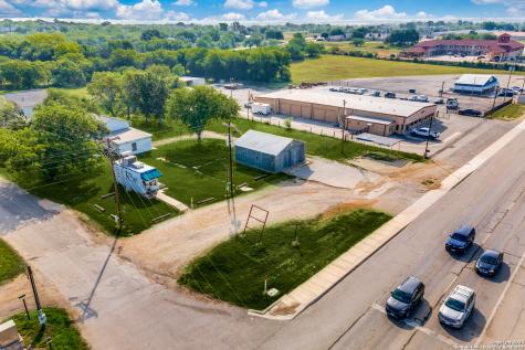 1802 C Street Floresville TX 78114
