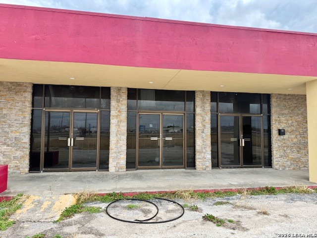 1823 Frontage Beeville TX 78102