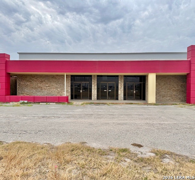 1823 Frontage Beeville TX 78102