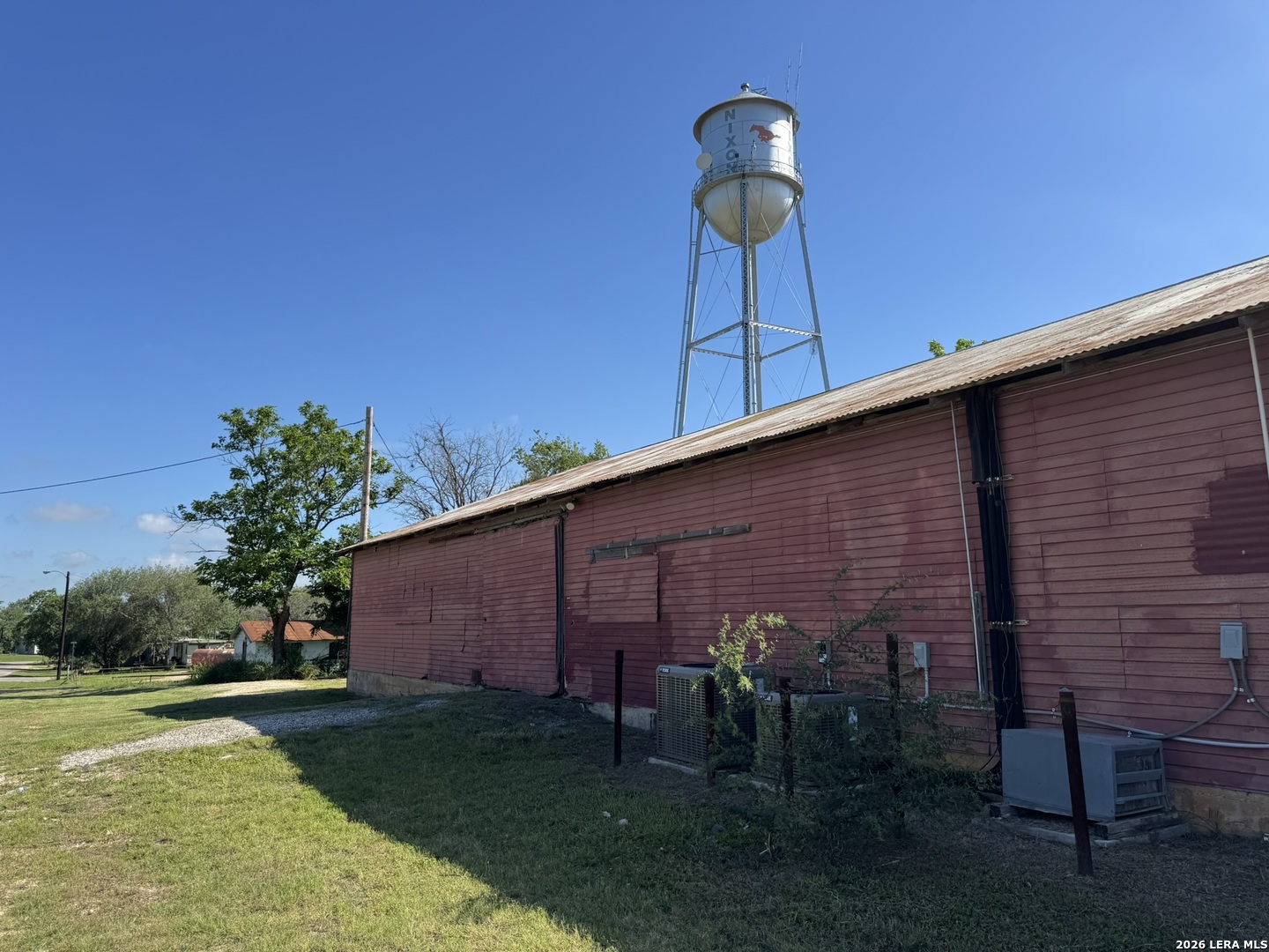 120 W 3rd Nixon TX 78140