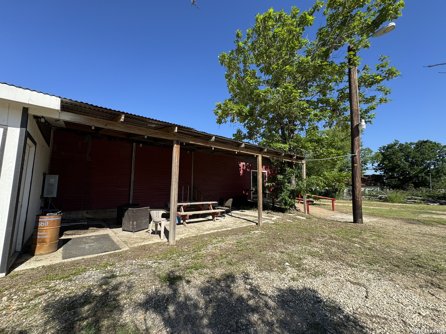 120 W 3rd Nixon TX 78140