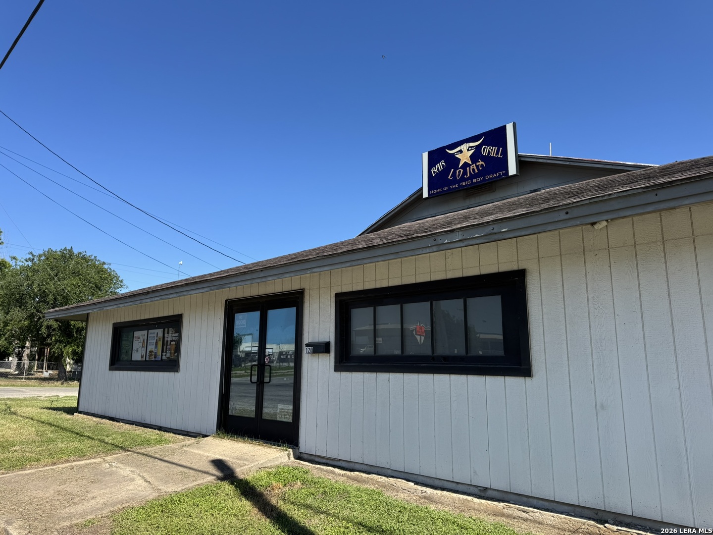 120 W 3rd Nixon TX 78140