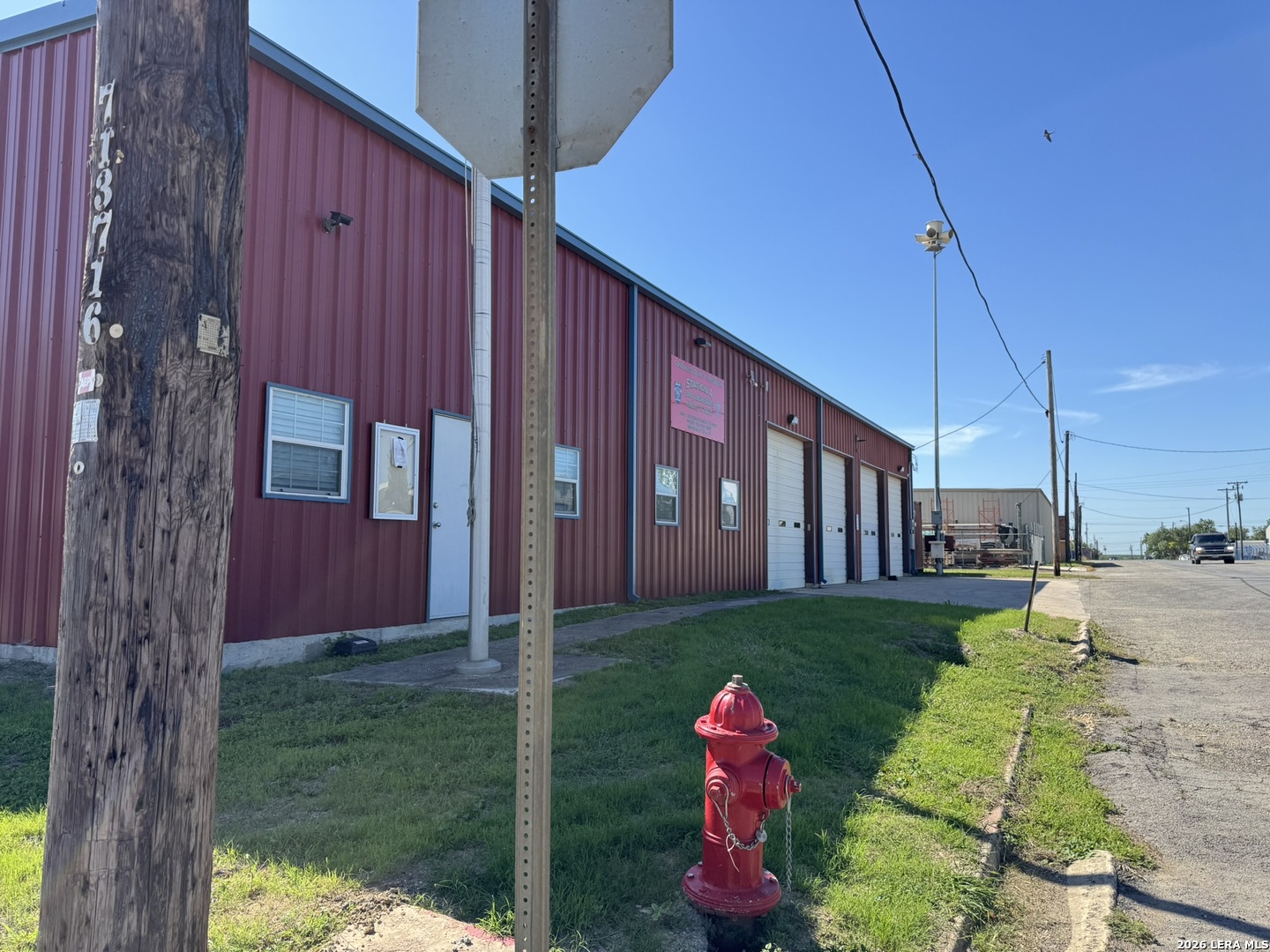 120 W 3rd Nixon TX 78140