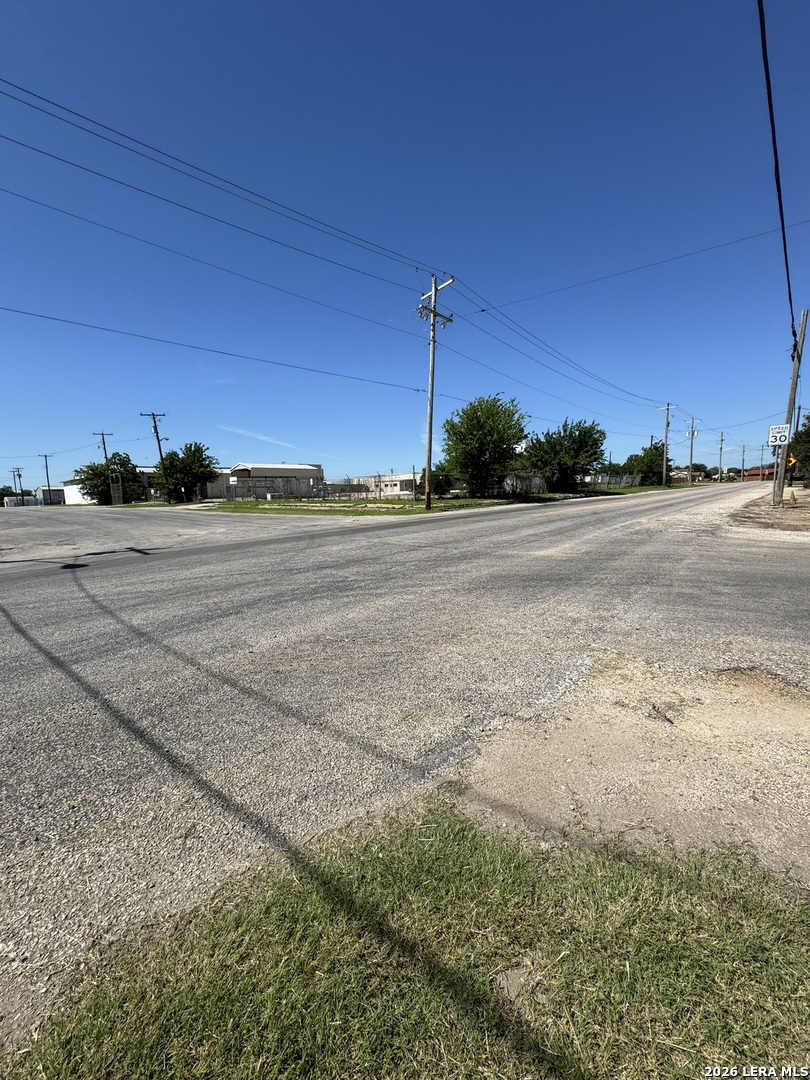 120 W 3rd Nixon TX 78140