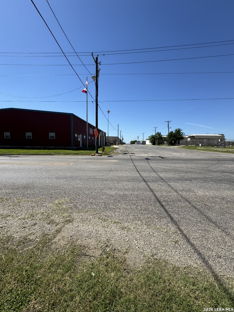 120 W 3rd Nixon TX 78140
