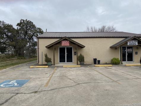 1342 W Goodwin Street Pleasanton TX 78064