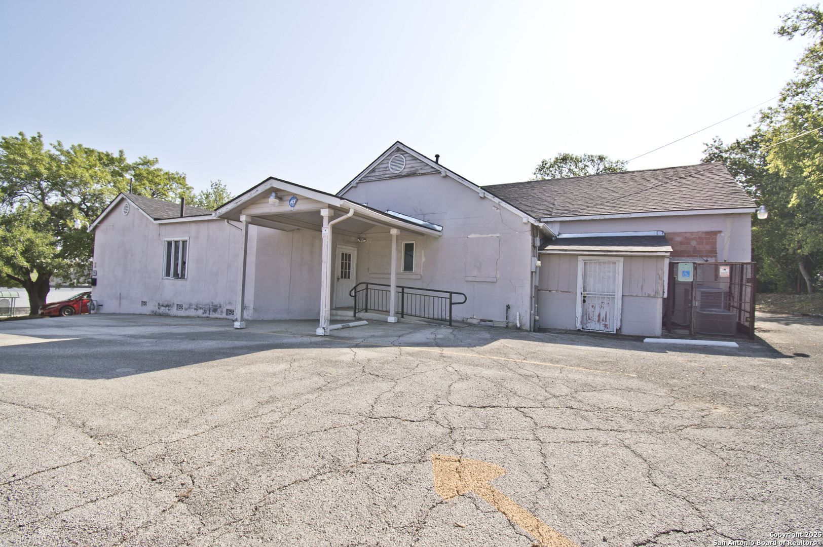 2706 E Commerce San Antonio TX 78203