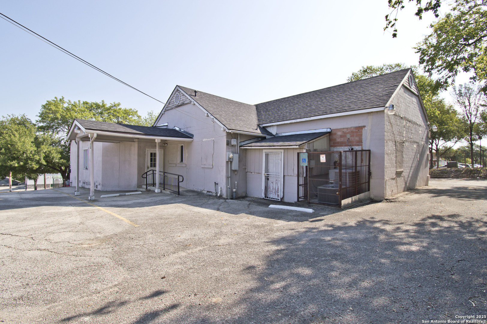 2706 E Commerce San Antonio TX 78203