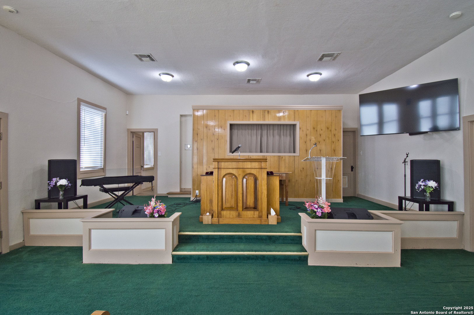 2706 E Commerce San Antonio TX 78203