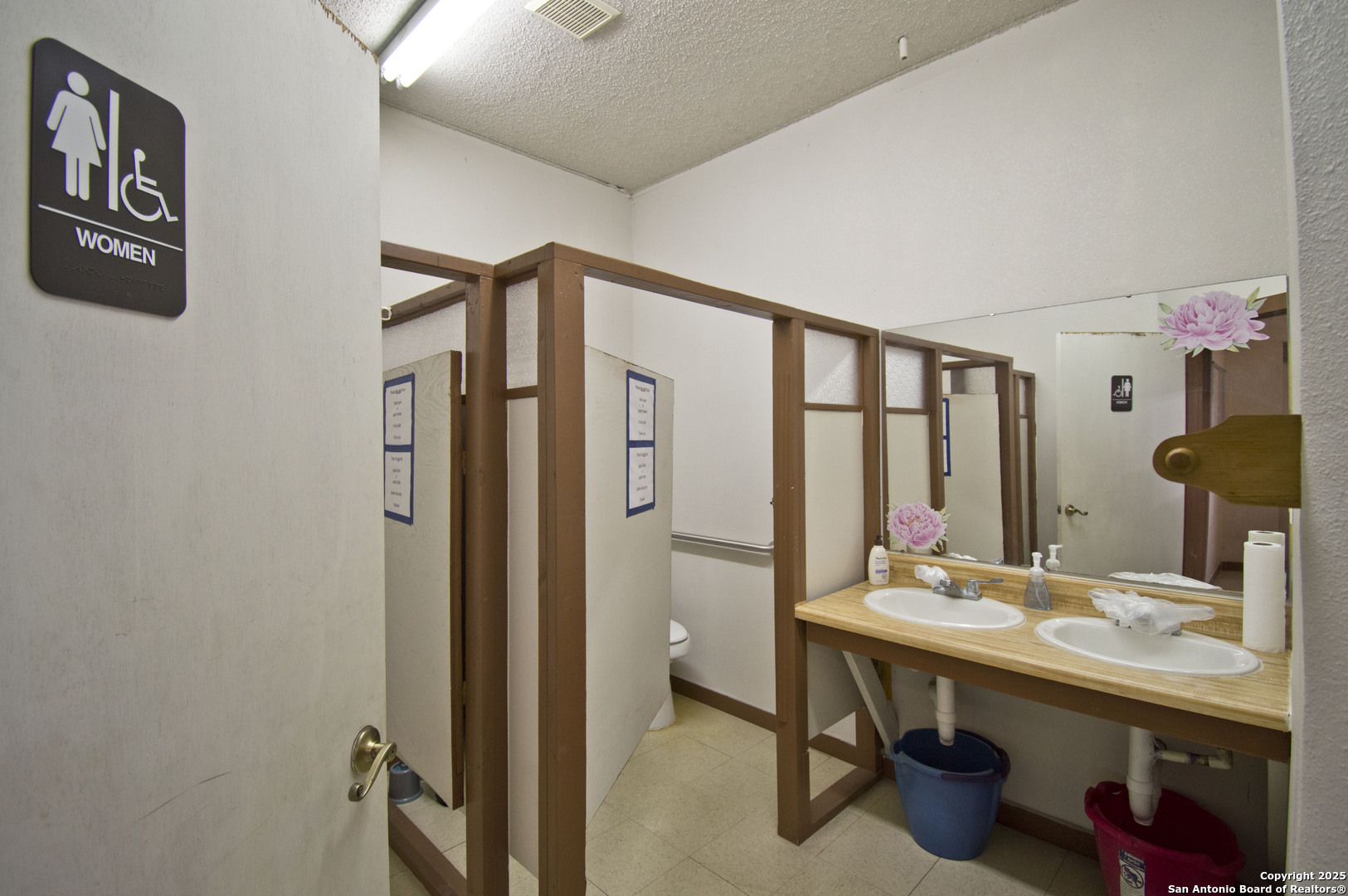 2706 E Commerce San Antonio TX 78203