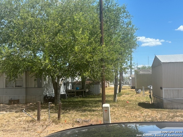 000 Walnut/willow Jourdanton TX 78026