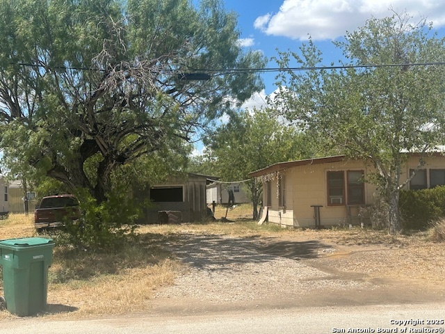 000 Walnut/willow Jourdanton TX 78026