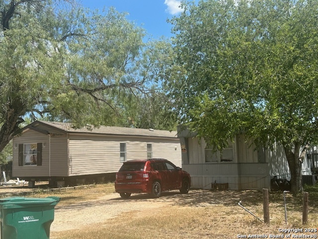 000 Walnut/willow Jourdanton TX 78026