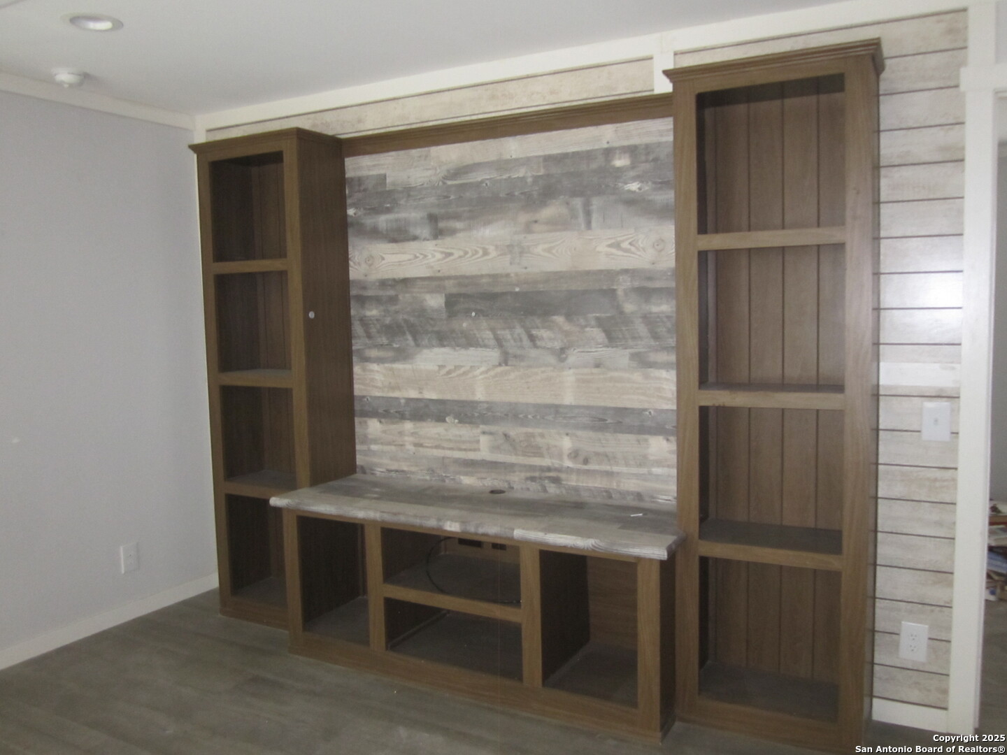 4869 S Streethwy 16 Bandera TX 78003