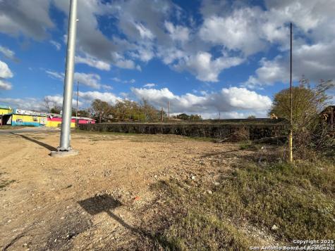 1774 Highway 132 Natalia TX 78059
