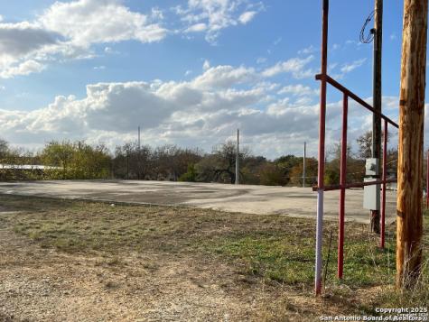 1774 Highway 132 Natalia TX 78059