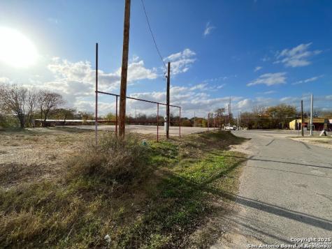 1774 Highway 132 Natalia TX 78059