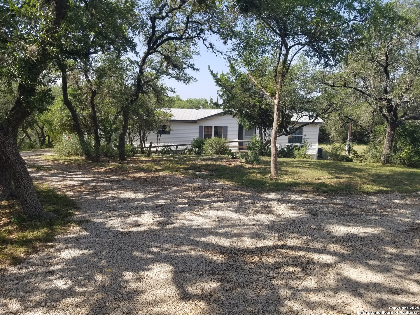 9200 Park Road 37 Lakehills TX 78063